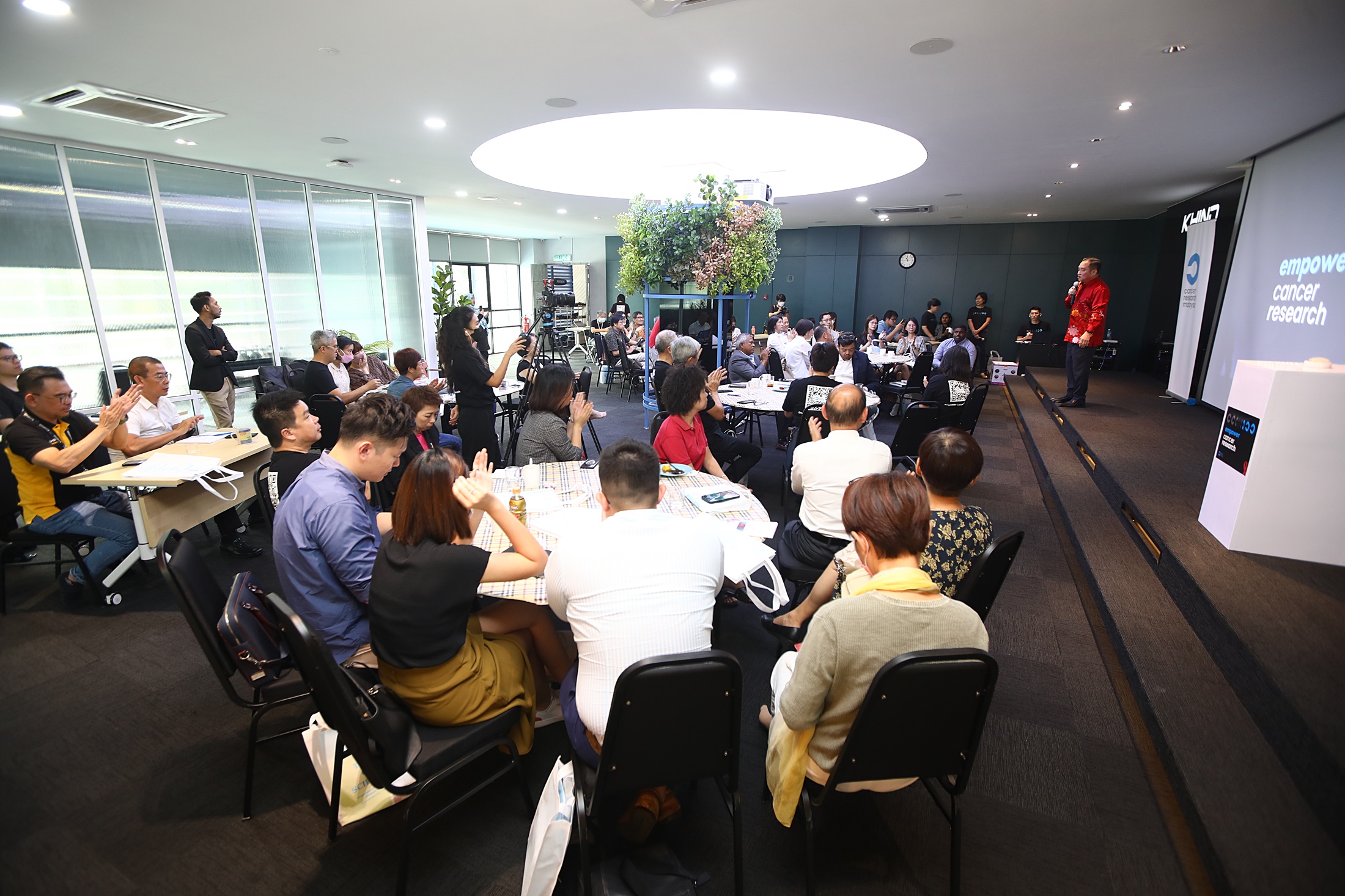 (大都会)黄瑞林出席“给力癌症研究”众筹运动/2图