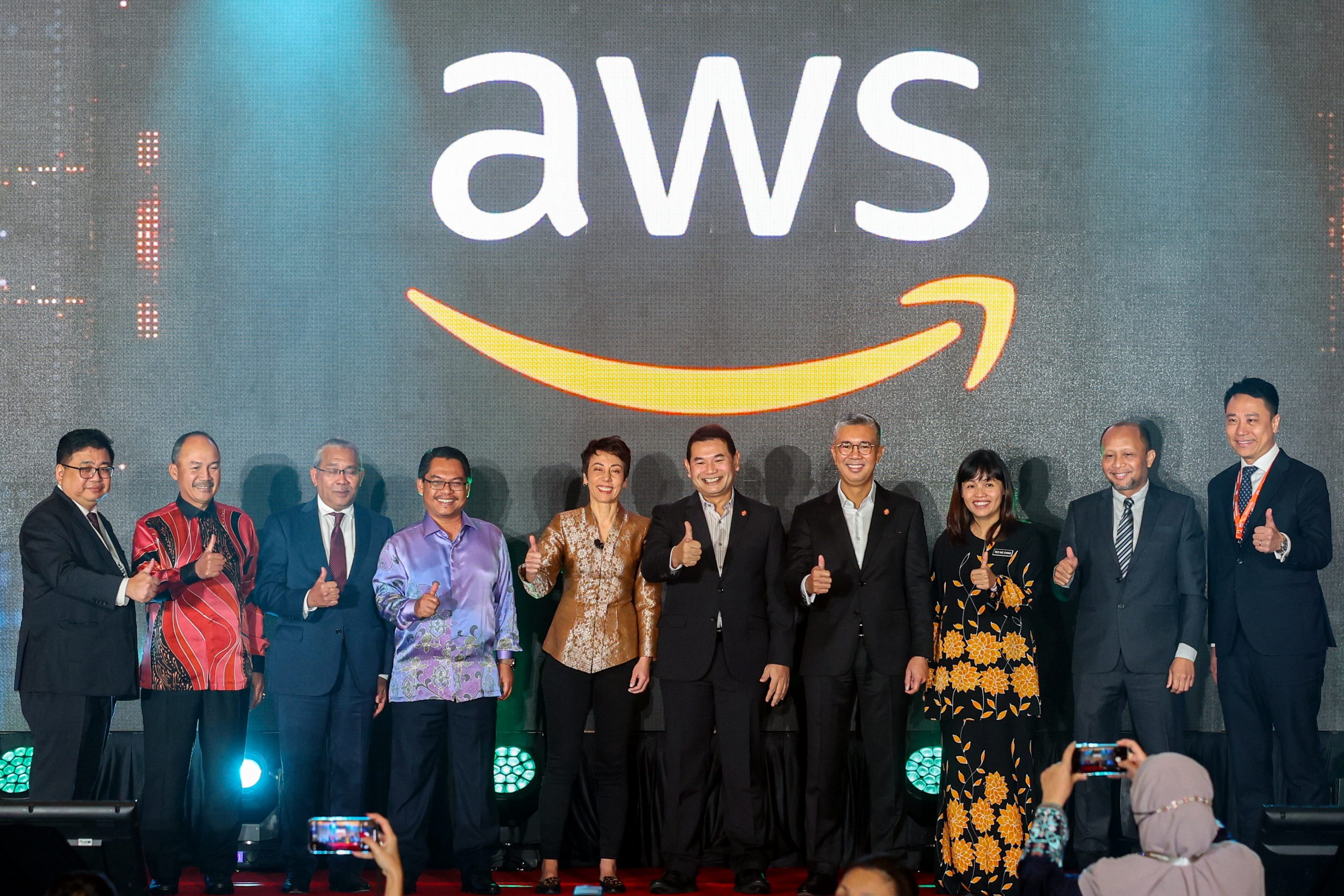 (封面主文)投资马来西亚 亚马逊云端业AWS砸60亿美元