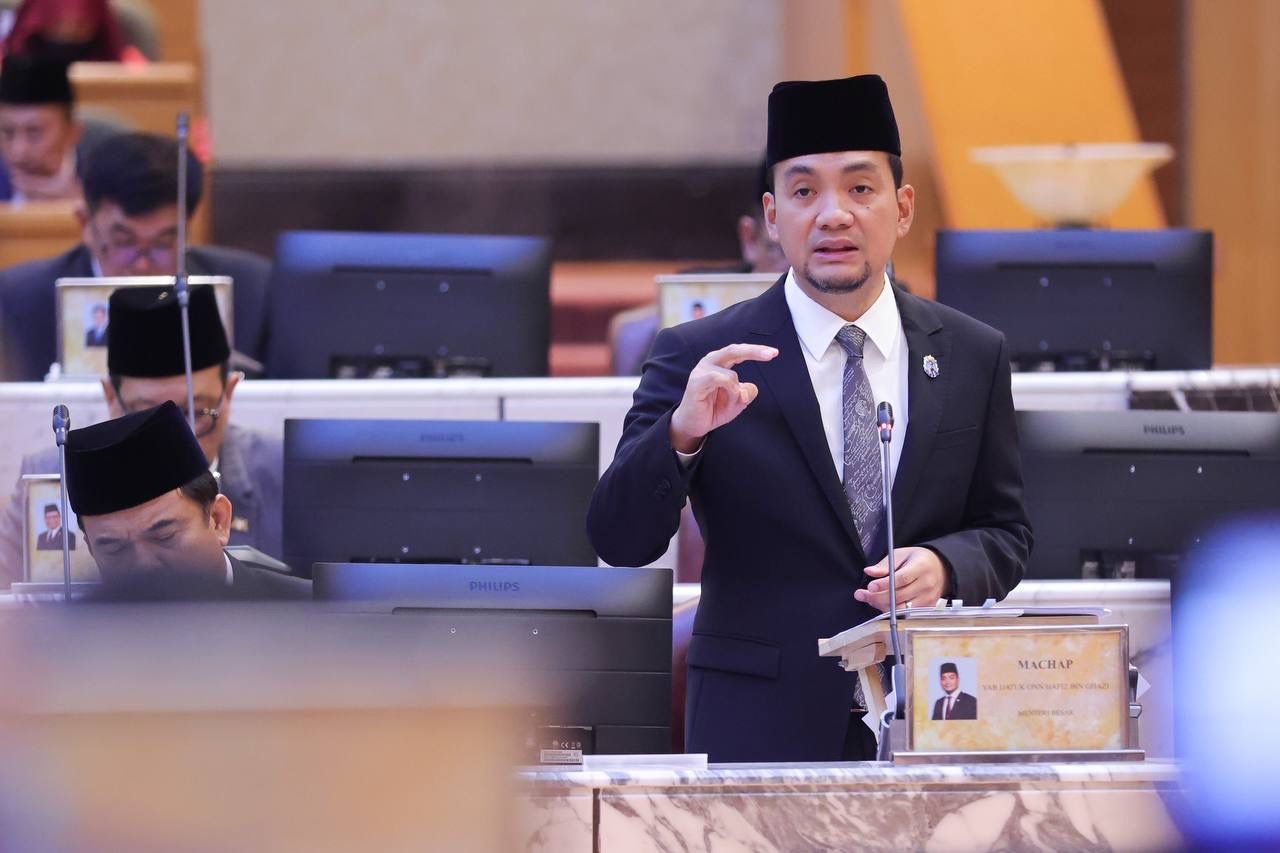 (已签发)柔:州议会(头条,7文之2):翁哈菲兹:柔技术团队5月前赴新取经,研究净化河流防洪政策