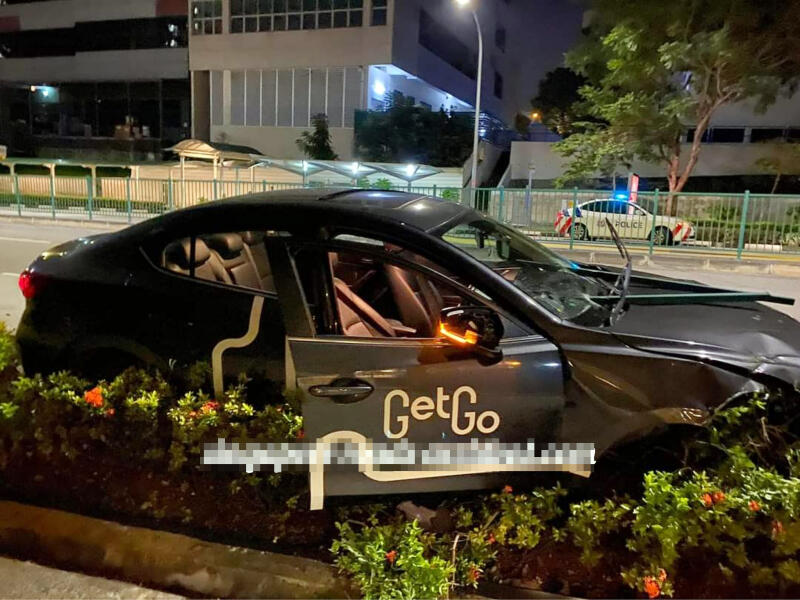 (已签发)柔:狮城三二事:男子载妻小无照服药驾驶 酿3车祸伤德士司机