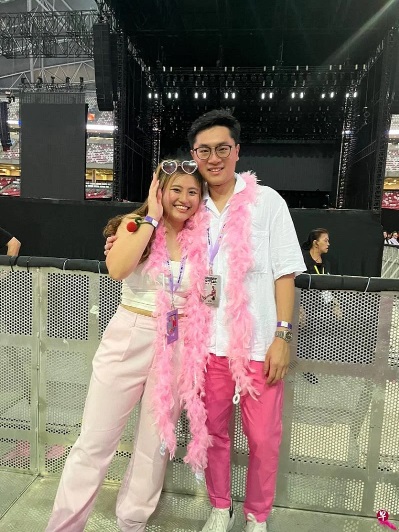 (已签发)柔:狮城二三事:偶像加持跪求婚 狮城男抱得美人归
