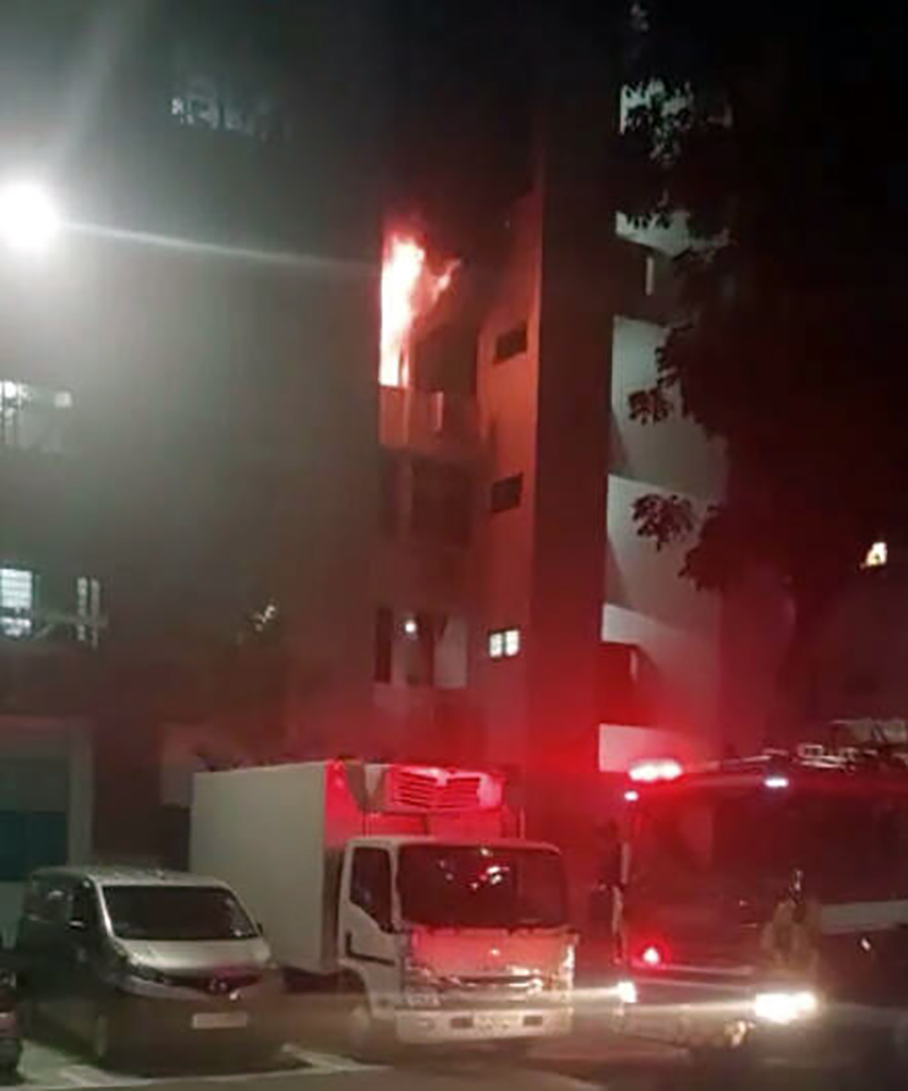 (已签发)柔:狮城二三事:后港组屋疑风扇酿大火 老夫妻逃生