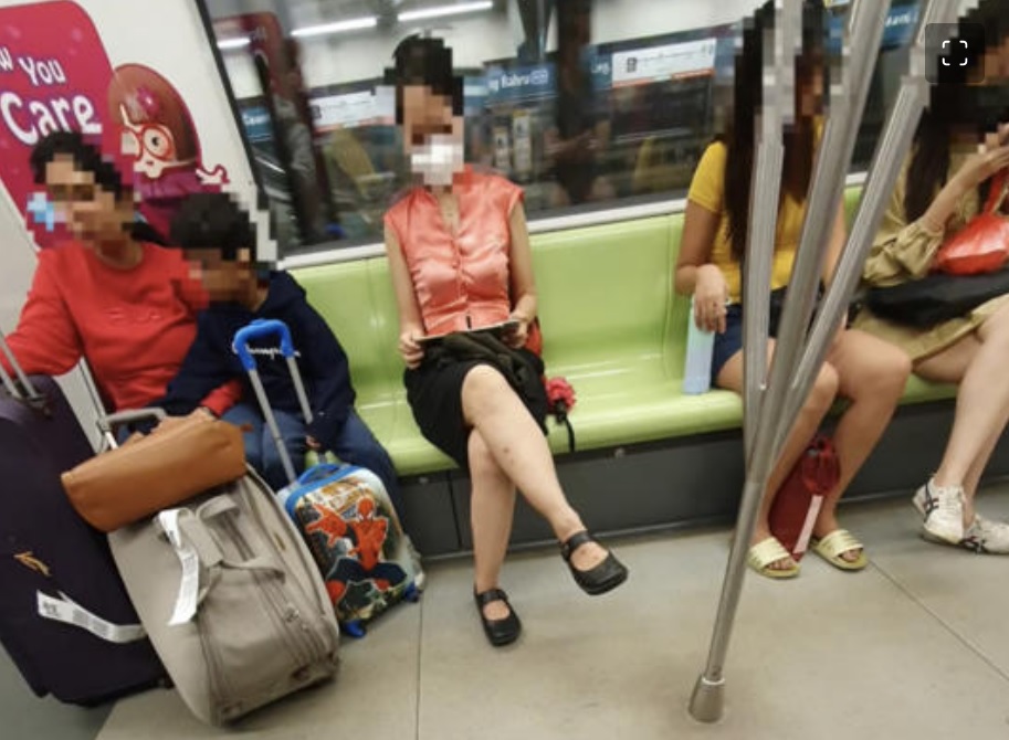 (已签发)柔:狮城二三事:旅客一家大小到狮城旅行,遭女子破口大骂指行李占据地铁车厢空间