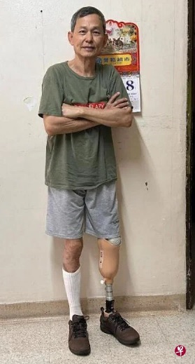 (已签发)柔:狮城二三事:段伟明装义肢学走路 “如获新生 盼融入社会”