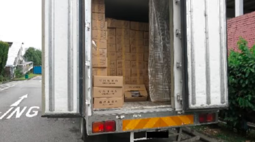 （已签发）柔：狮城二三事：狮城关税局破获6400条漏税香烟 逮捕一大马男子