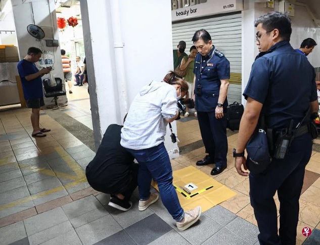 (已签发)柔:狮城二三事:疑替妻出气爆口角 八旬男子挥刀划伤88岁老汉