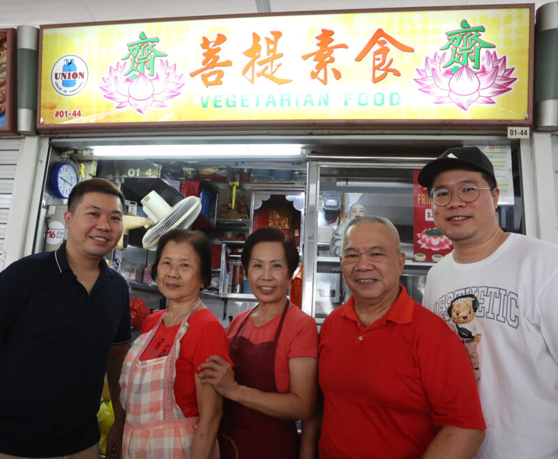 (已签发)柔:狮城二三事:素食摊今歇业 情牵44年老街坊