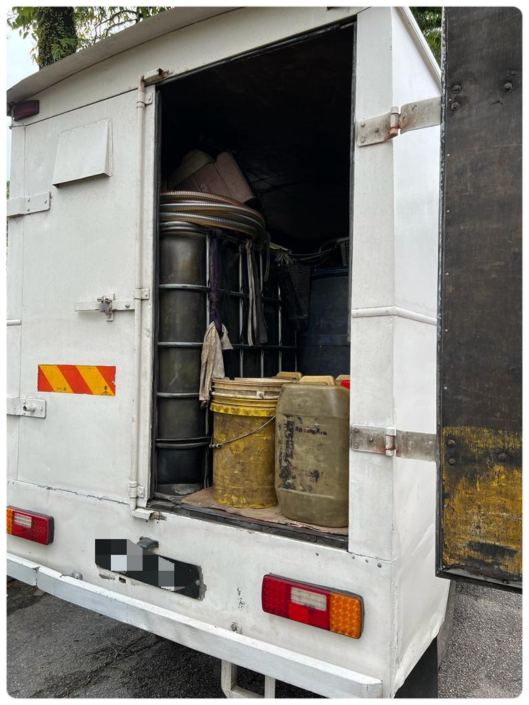 (已签发)柔:警起获总值逾2万令吉走私津贴柴油,扣查60岁罗里司机