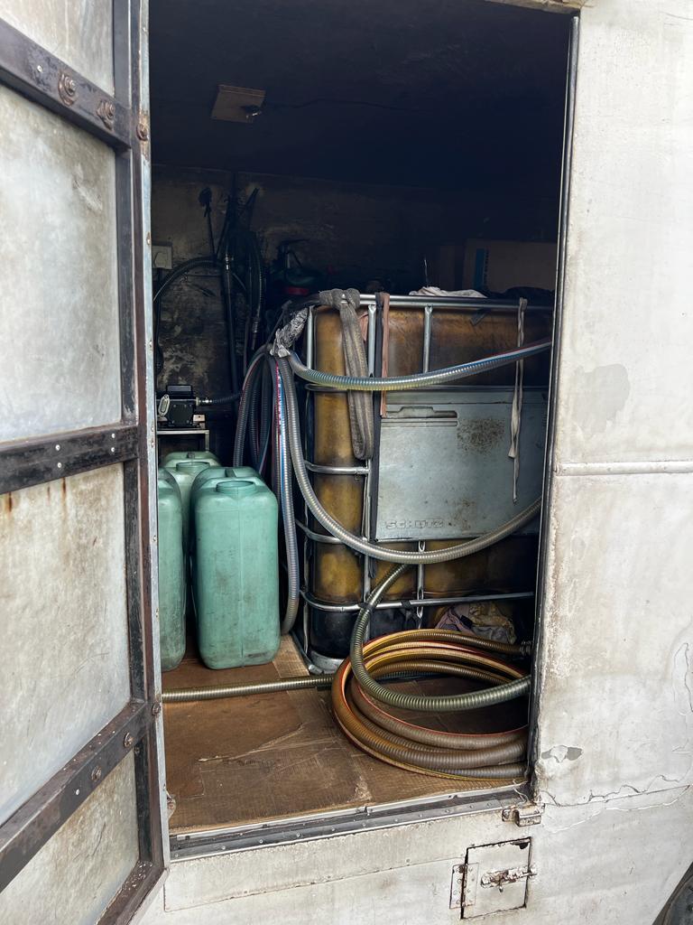 (已签发)柔:警起获总值逾2万令吉走私津贴柴油,扣查60岁罗里司机