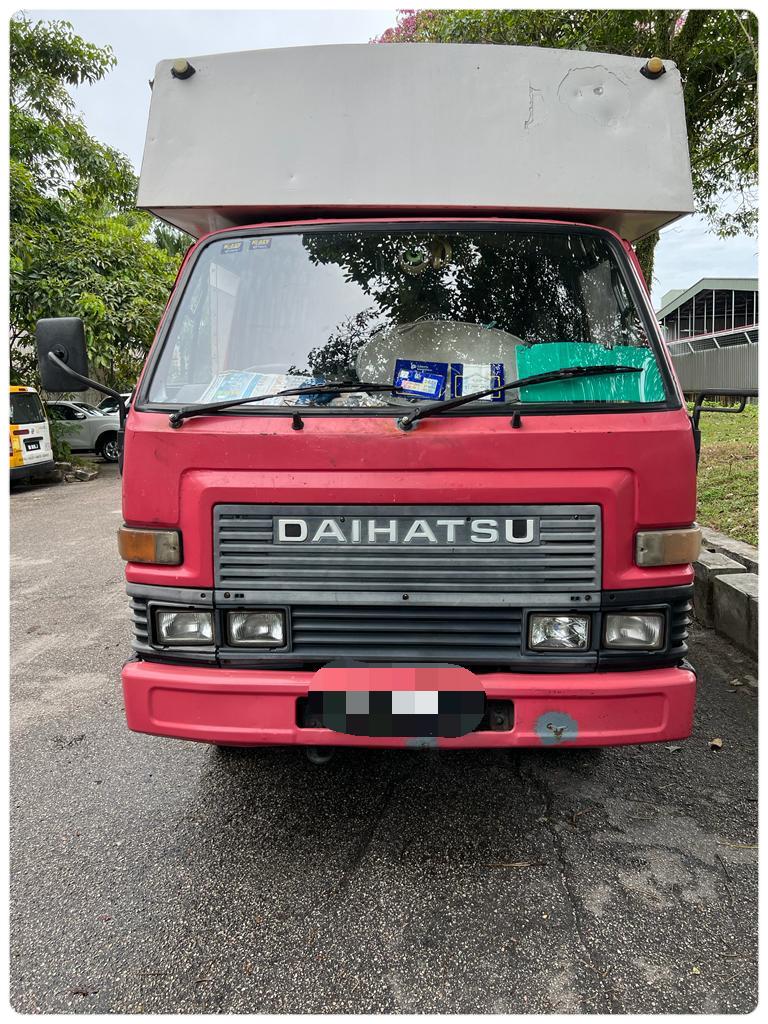 (已签发)柔:警起获总值逾2万令吉走私津贴柴油,扣查60岁罗里司机