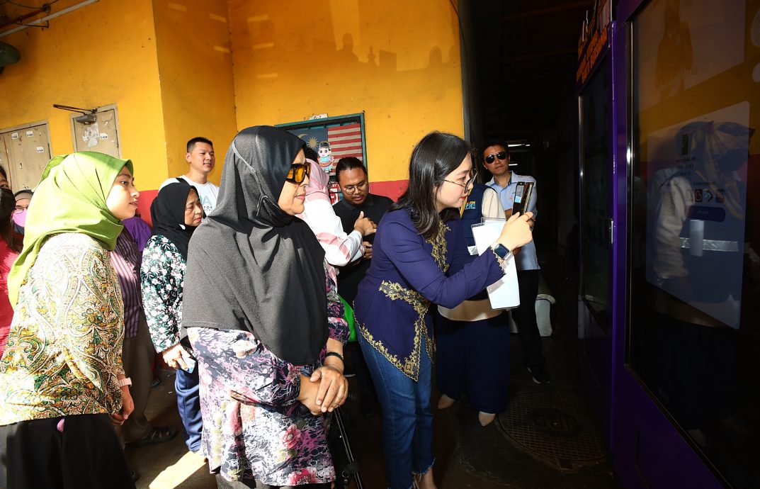 me02主文-大都会:嘉玛莉亚推介自动贩卖机/3图