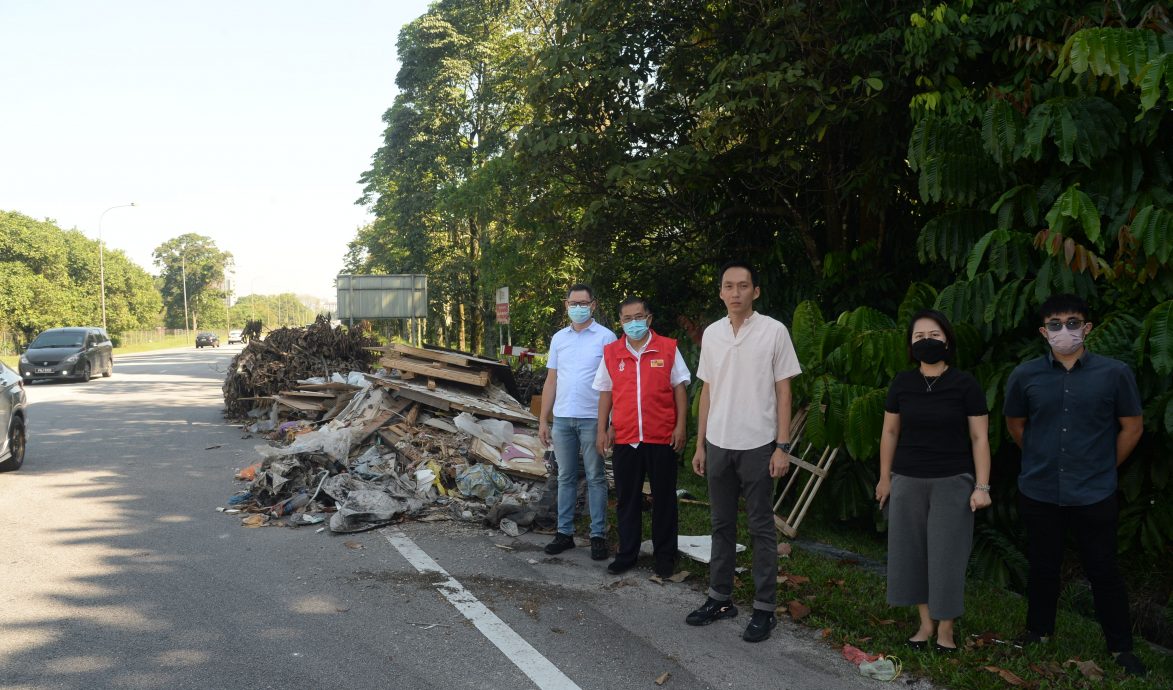 me03主文 -大都会 /欧阳捍华PC:大路旁的非法垃圾 / 5图