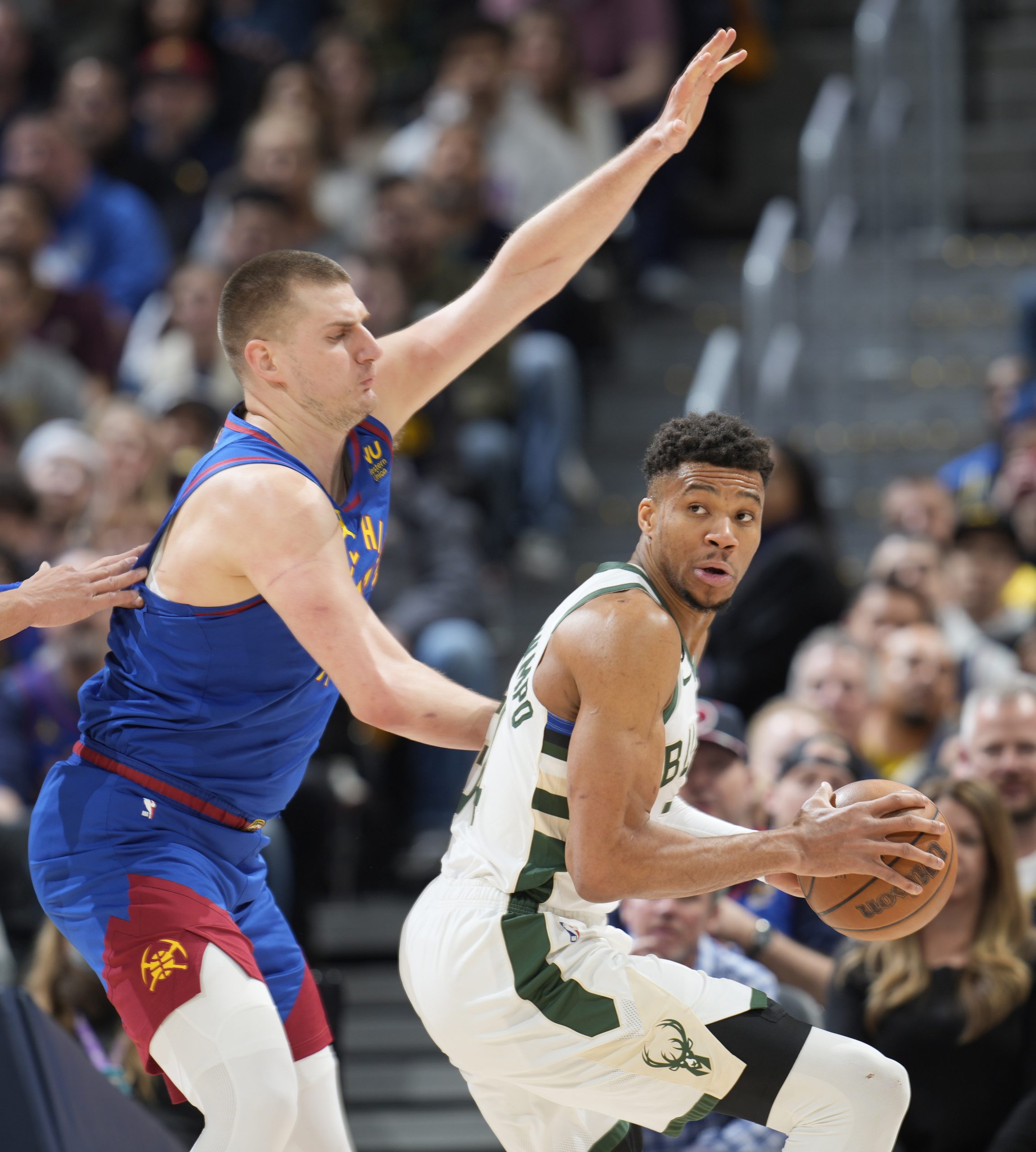 NBA|东西部榜首正面交锋 金块痛砸公鹿夺第50胜