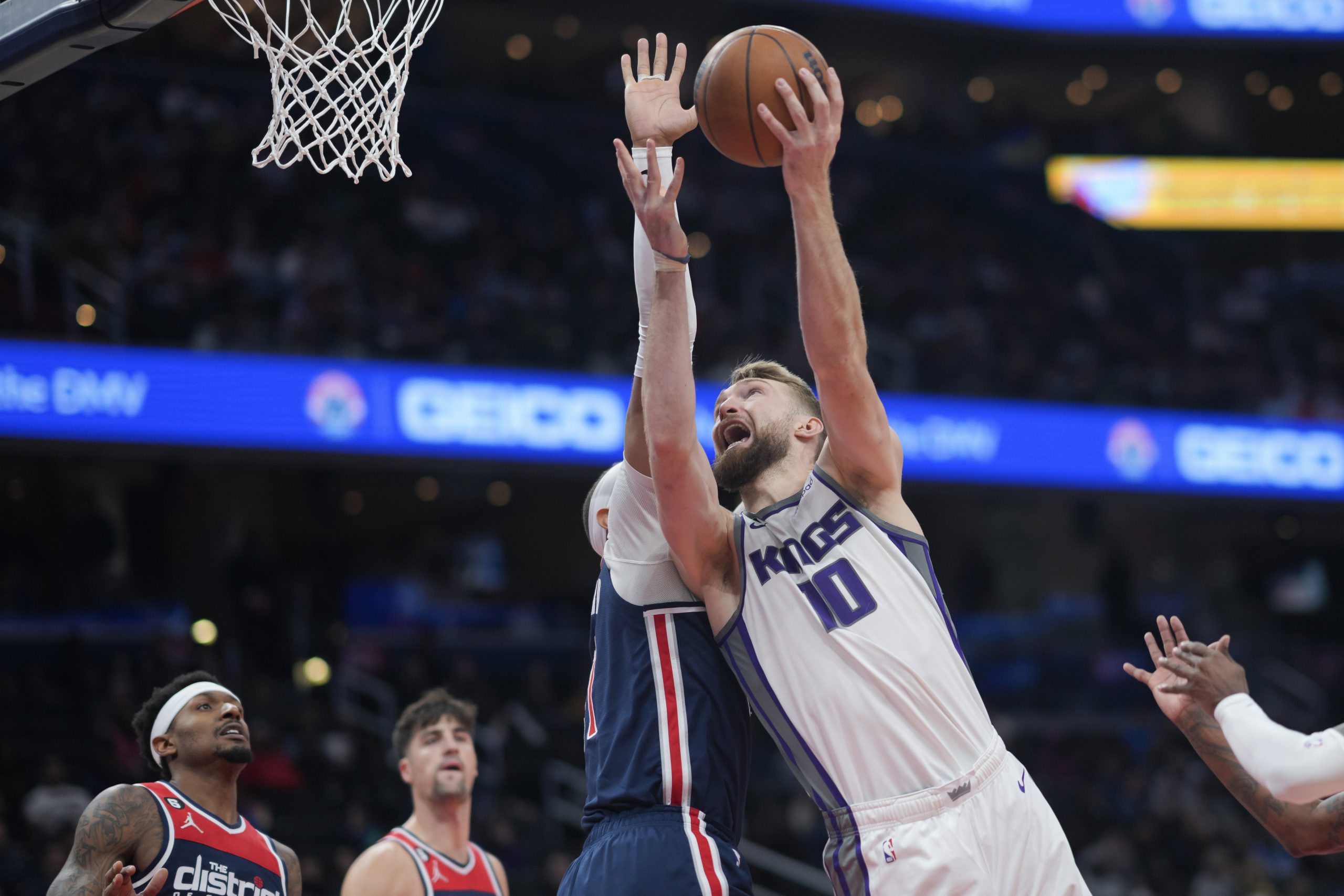 NBA|两大主将伤缺不碍事 76人轻取溜马8连胜