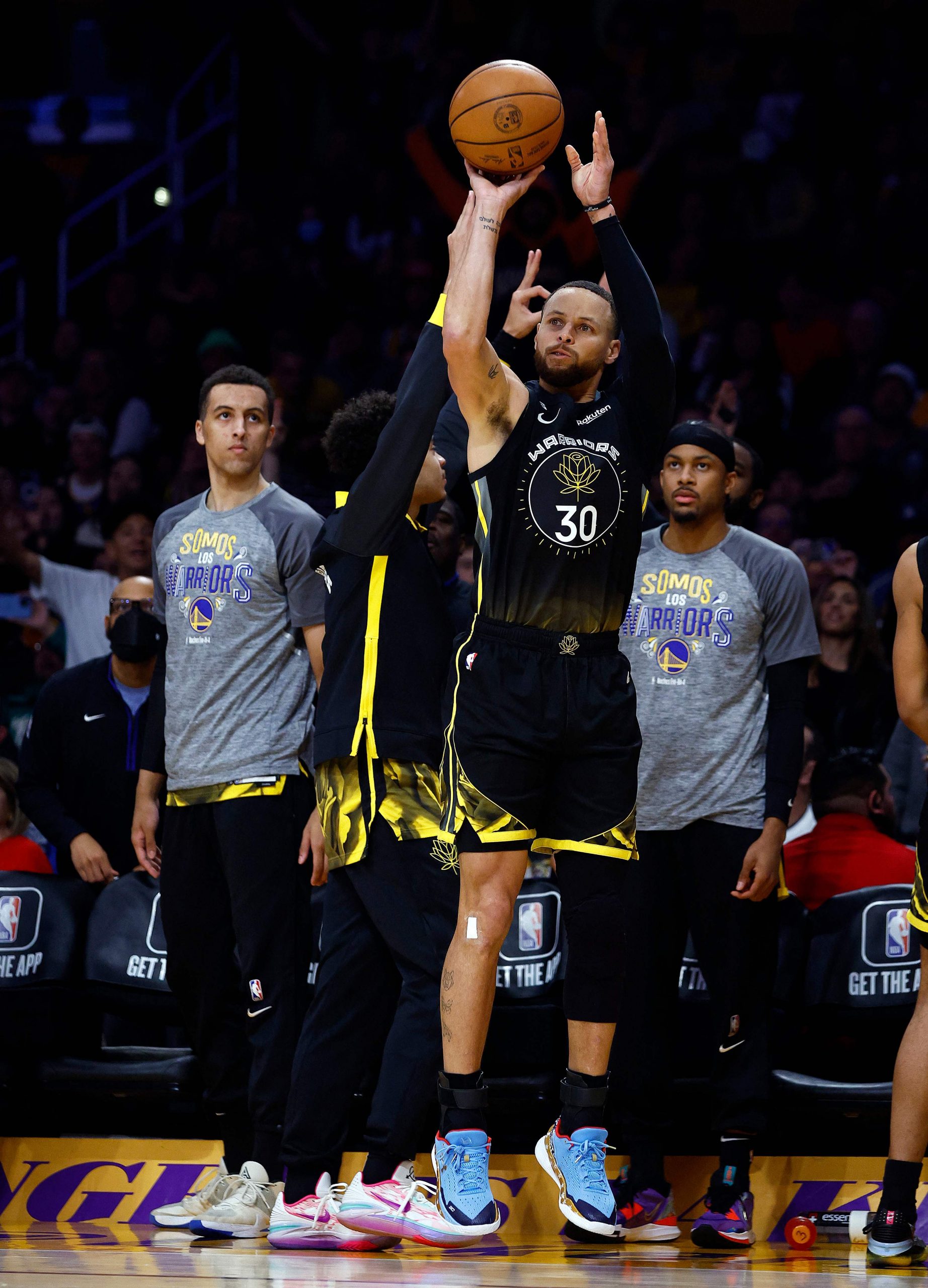 NBA|杜兰特艾尔温离篮网后首对决  太阳激战力挫独行侠