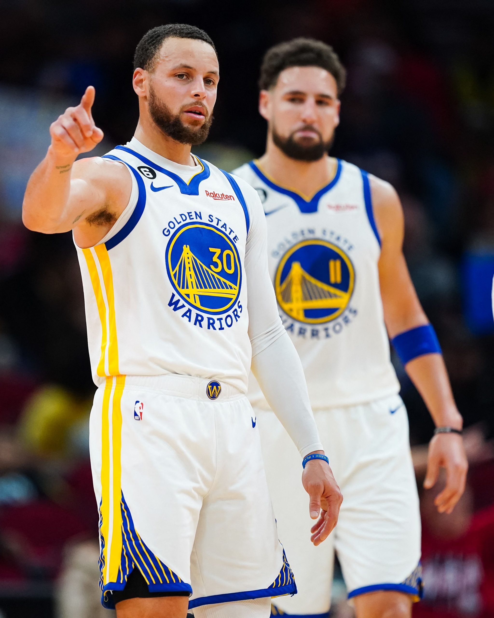 NBA|水花兄弟联手轰下火箭 勇士止客场11连败颓势