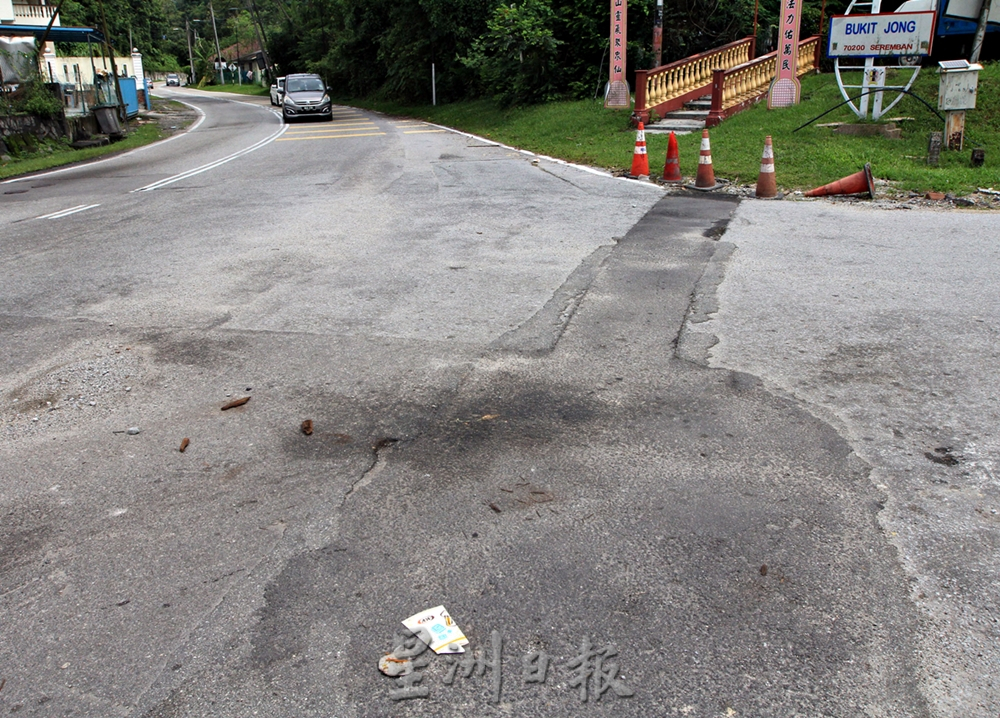 NS主文/施工后 铺路工程留“手尾”,沉香路“补丁”多凹凸