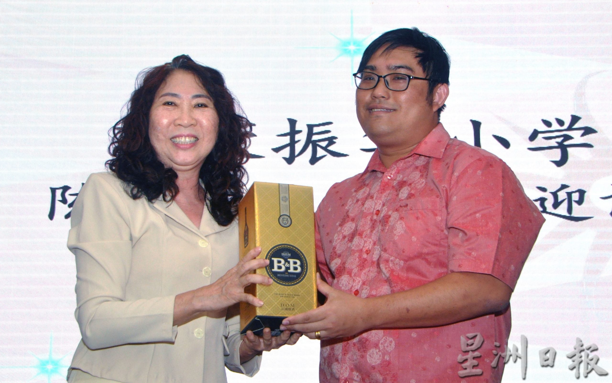 NS主文/芙振小35学生 国际奥数赛取佳绩,扬名海外为校争光