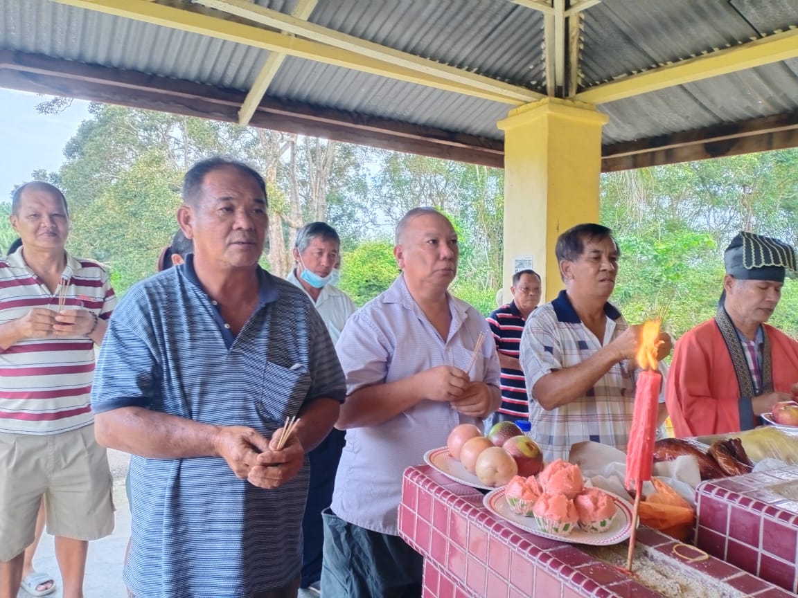 船头华人义山安装福德圣君金身