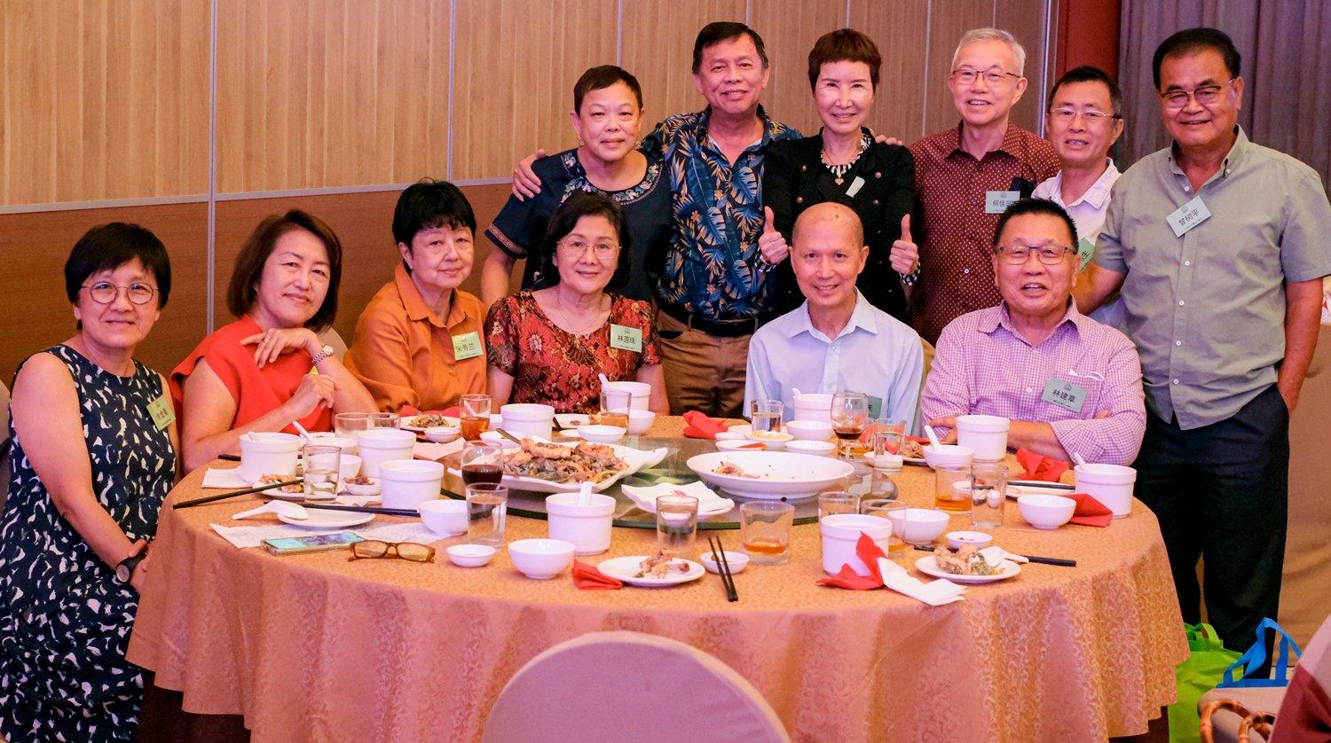 NS晏斗/80名毕业于芙中的老同学,欢庆中学毕业50周年纪念