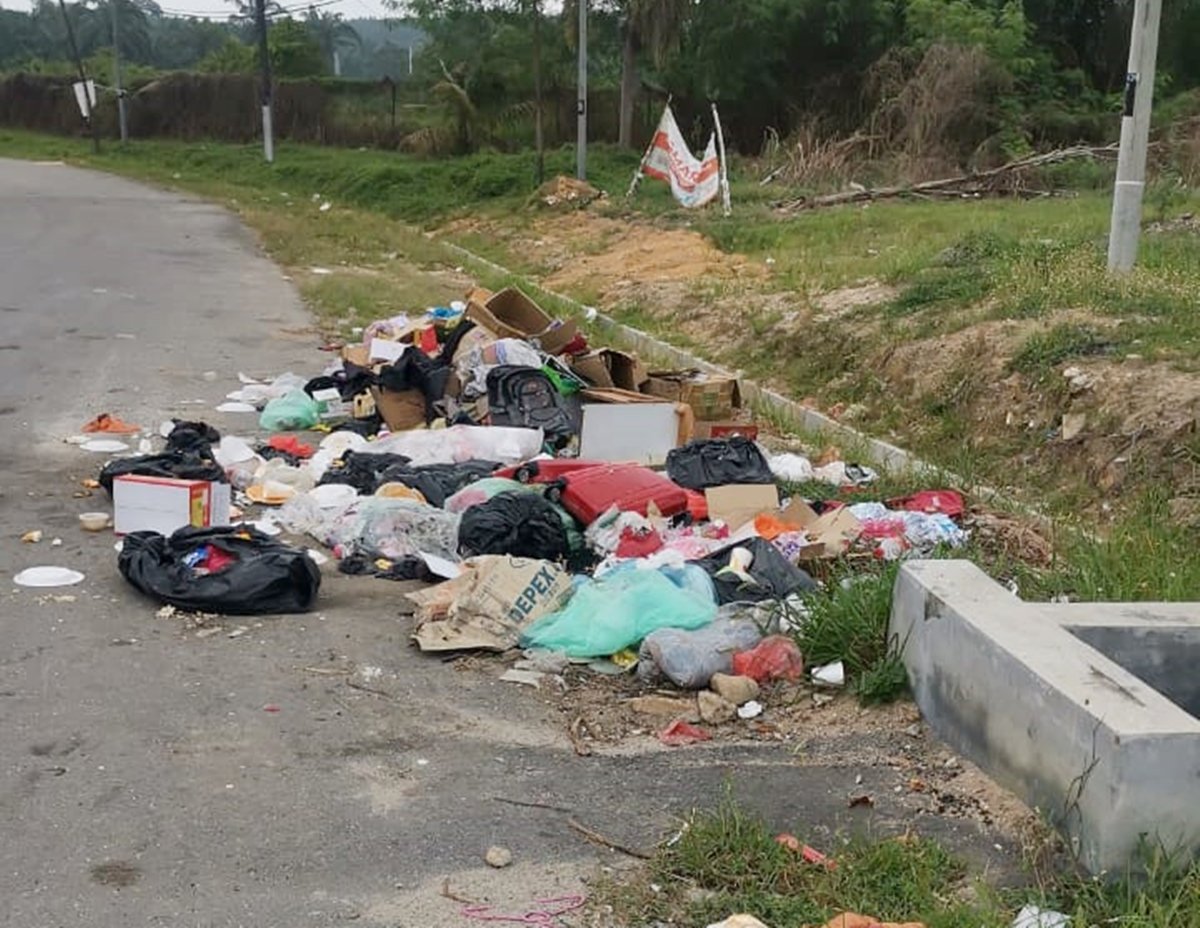 丹C路口绿化区又变垃圾场;徐子坚为民宅申请住家垃圾桶