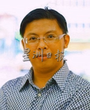 NS淡边/义山路边焚烧垃圾,部分墓碑被熏黑