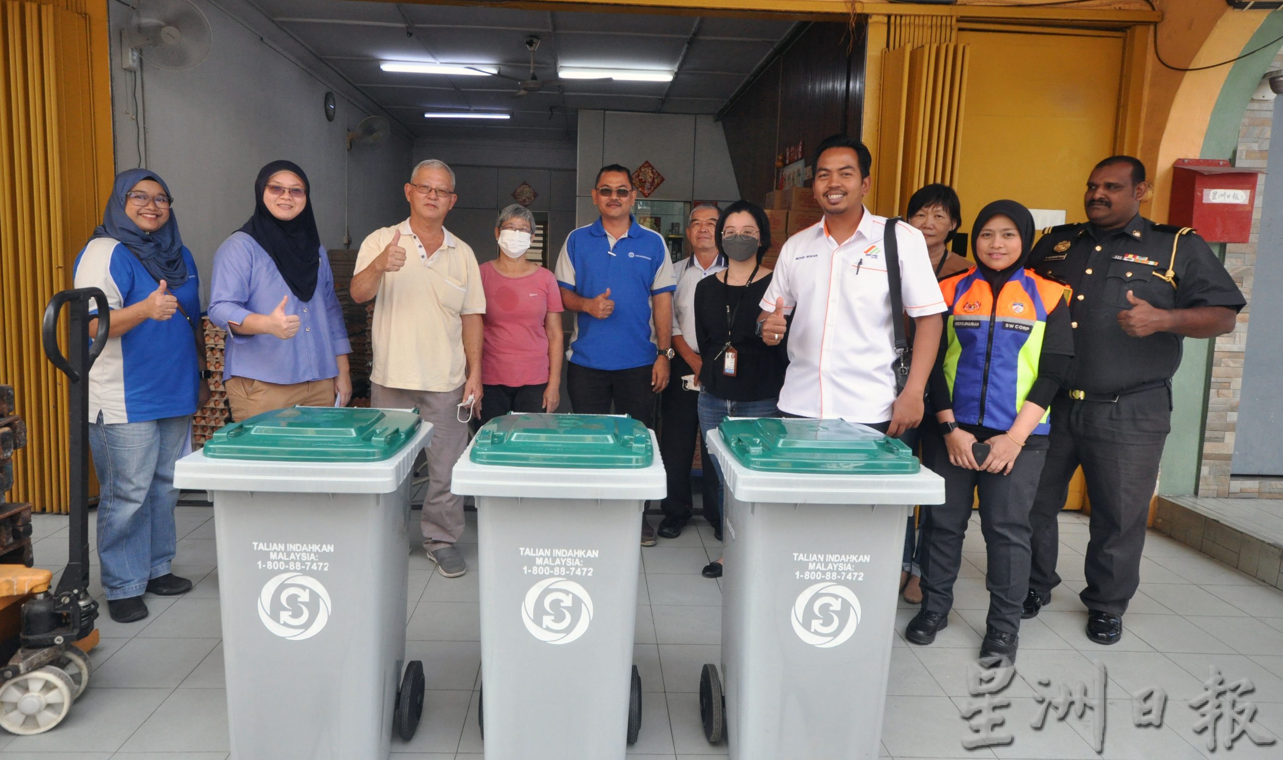 NS芙蓉/垃圾桶不见获关注,SWM亲自配送新垃圾桶给商家