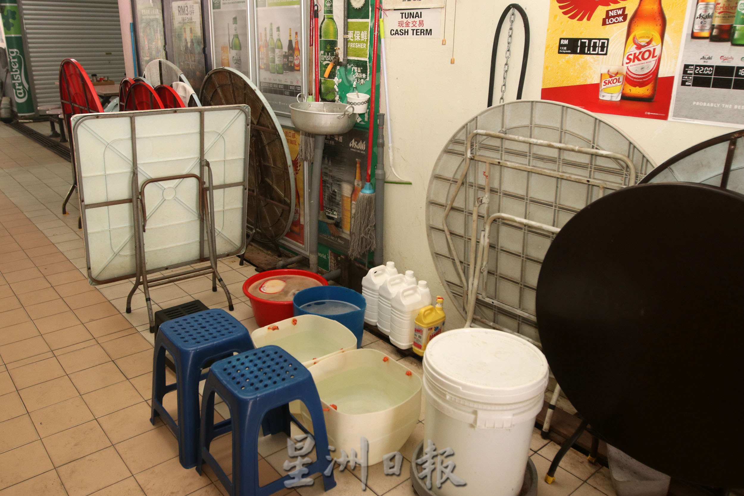 NS芙蓉/李三路小贩中心部分档口近4个月出水量非常小,档主到公厕取水洗餐具最高纪录每天40次