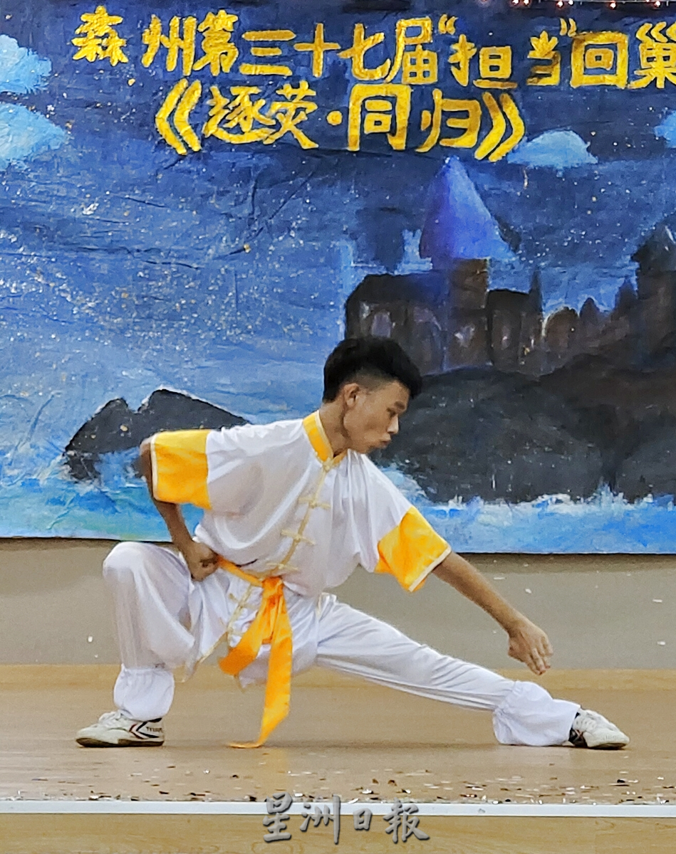 NS芙蓉：禁大专生条例已除，周世扬：“青年是时候了解政治”