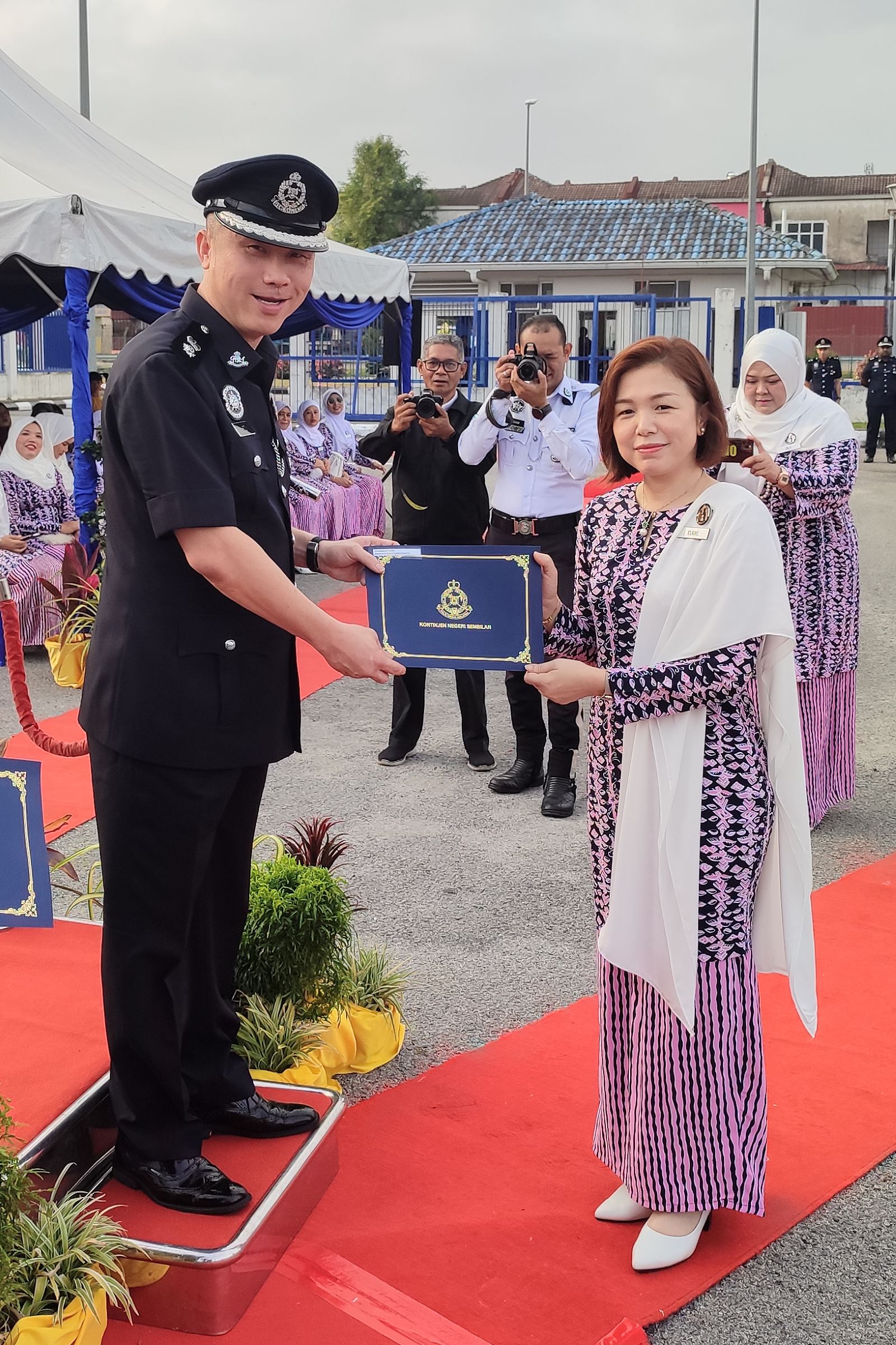 NS马口:仁保警方主办警察日庆典,颁发99张表扬状给各界