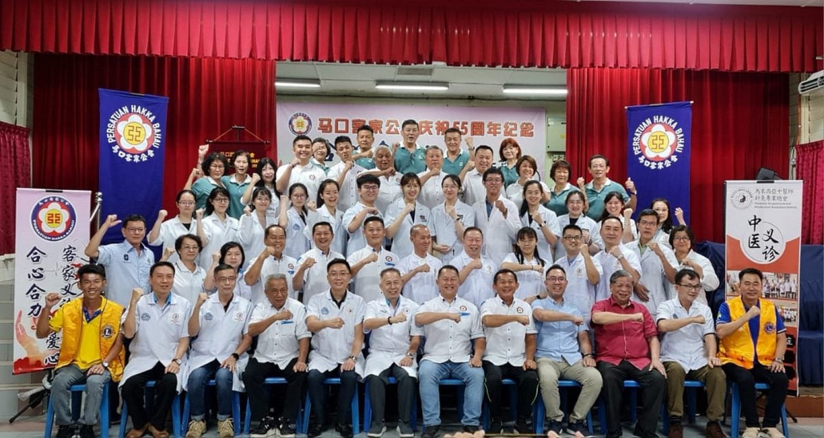 NS马口:何国忠:政府承认某些大学中医文凭,学生可直接在政府医院实习