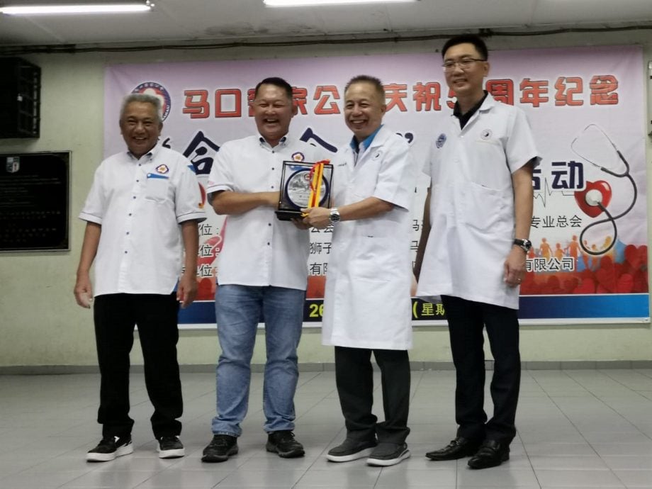 NS马口:何国忠:政府承认某些大学中医文凭,学生可直接在政府医院实习