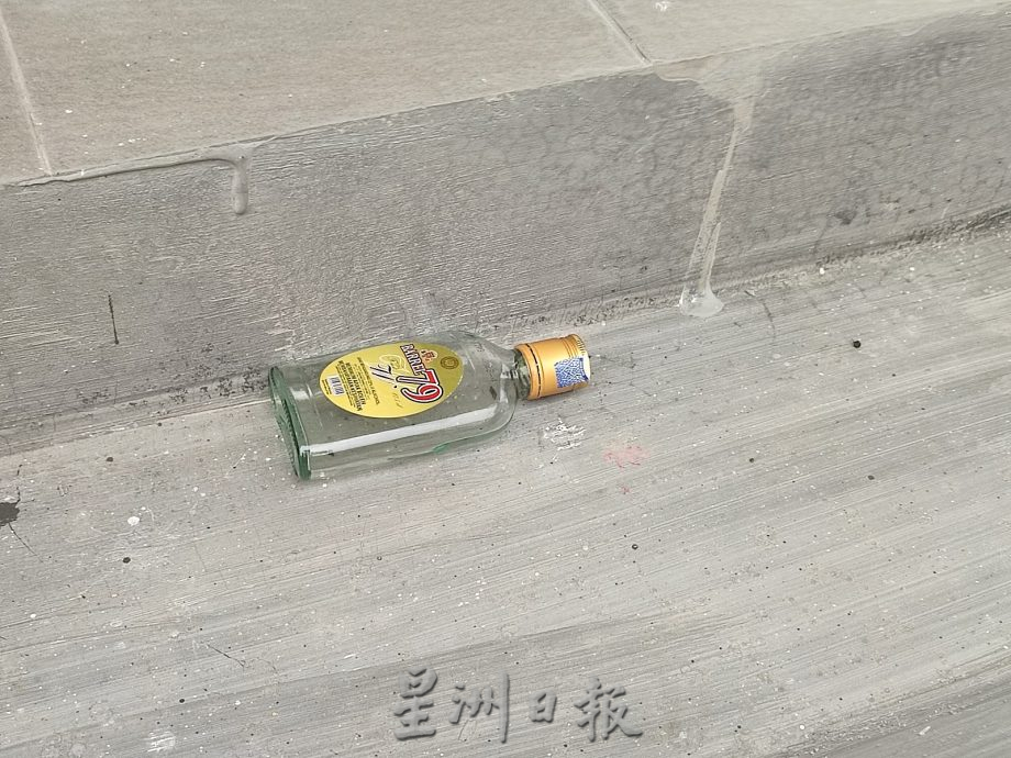 NS马口:弄边舞台刚竣工就问题百出,包括天花板掉下