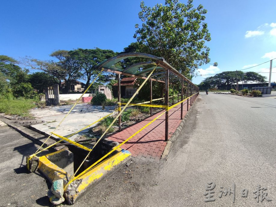 NS马口:网民讥讽行人道陈旧破烂已被弃用,仁保市议会驳斥没这回事