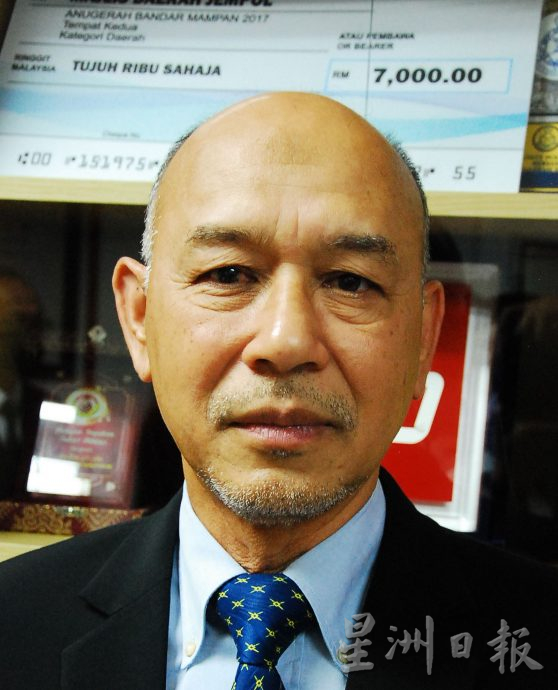NS马口:网民讥讽行人道陈旧破烂已被弃用,仁保市议会驳斥没这回事