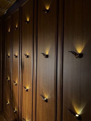 Swatch 把艺术名画嵌入表中，戴在手上