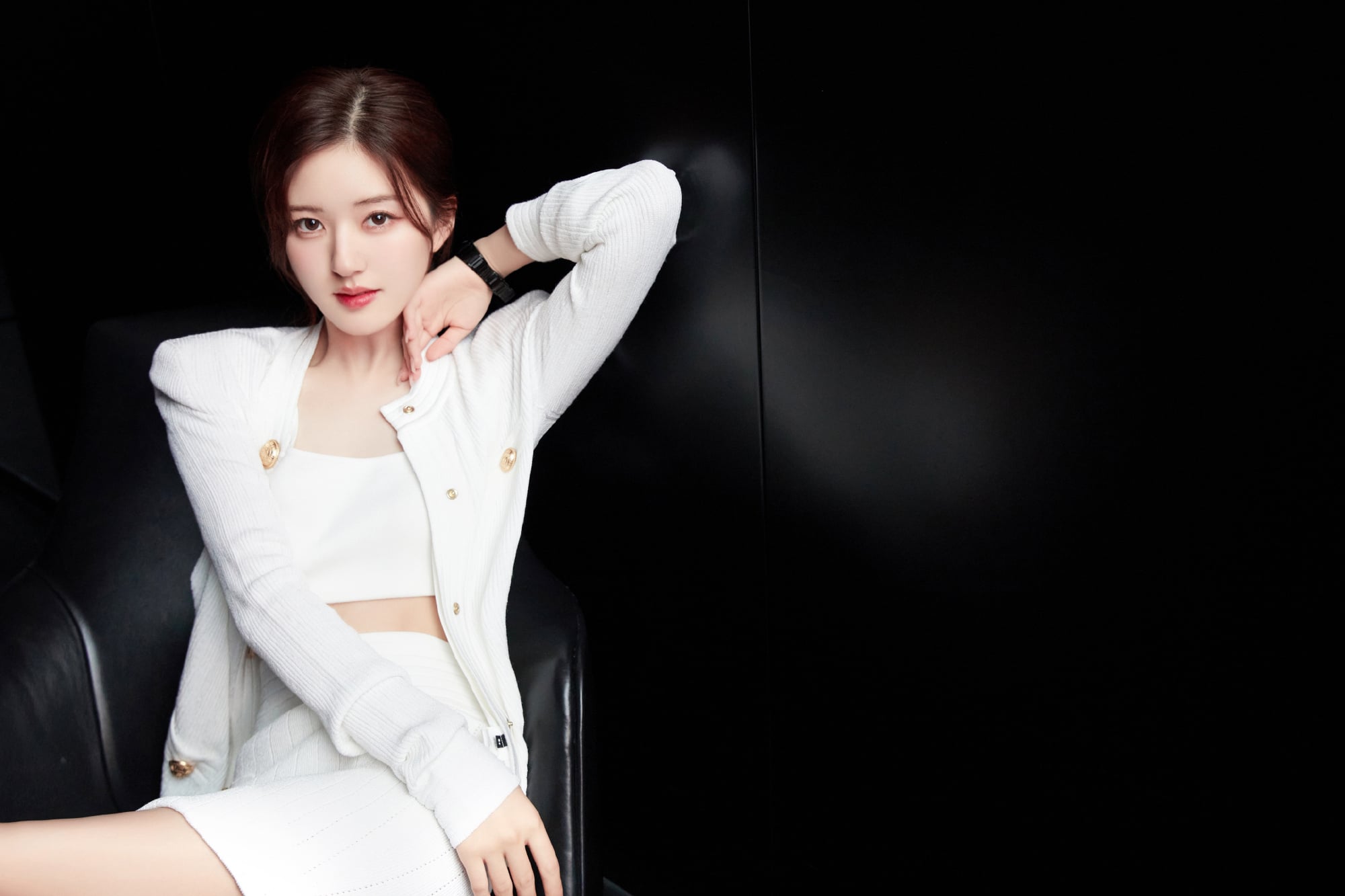 Z女星曝陪睡影帝换资源 周冬雨赵丽颖无辜躺枪