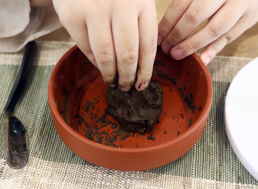 訪做香(《東西》版) 記者:秀華 攝影:黃冰冰