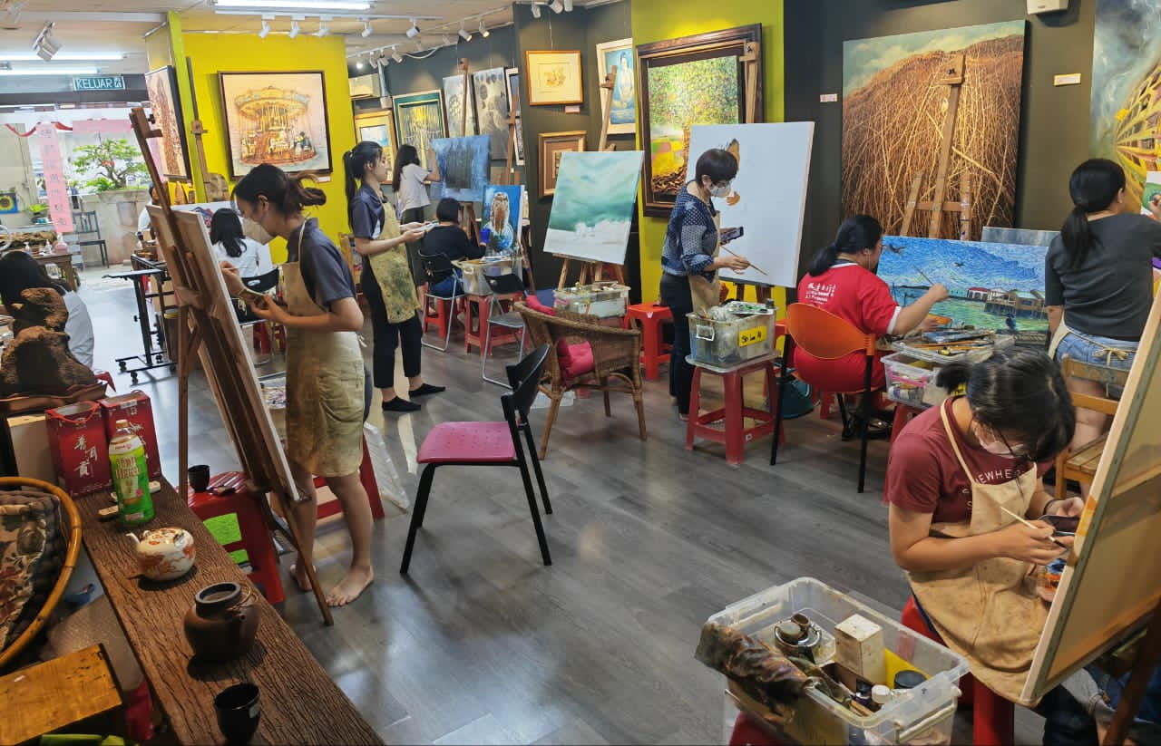 10日见报//有故事的人/煎熬中挺住孤寂艺术梦-洪文娟