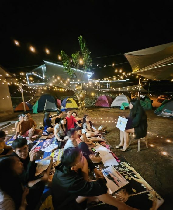 10日见报//有故事的人/煎熬中挺住孤寂艺术梦-洪文娟