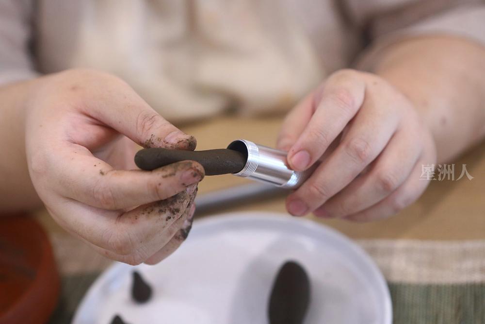 訪做香(《東西》版) 記者:秀華 攝影:黃冰冰