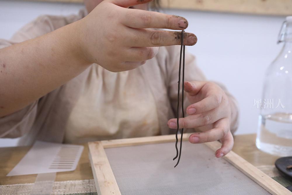 訪做香(《東西》版) 記者:秀華 攝影:黃冰冰