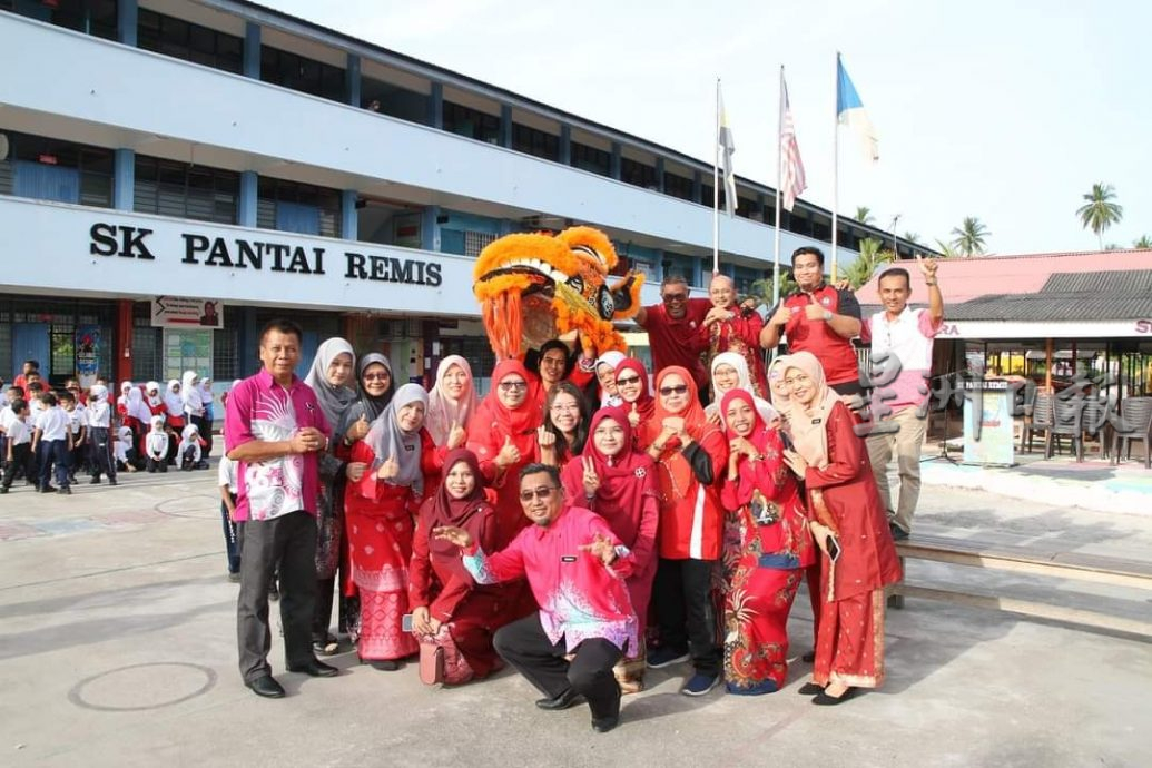 国小校长开华语班办中华活动