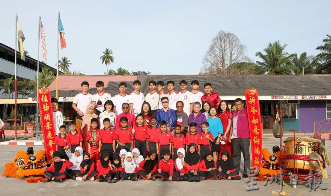 国小校长开华语班办中华活动