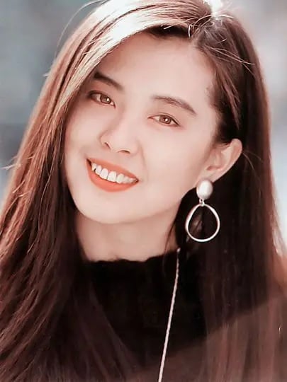 56岁王祖贤细看脸僵 被质疑做医美