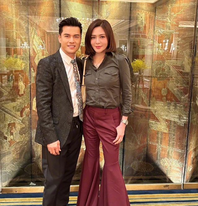 60岁关之琳66岁吕良伟同框  网惊叹：为啥不会老