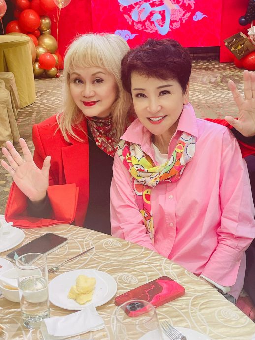 71岁狄波拉回春 皮光肉滑激似谢安琪