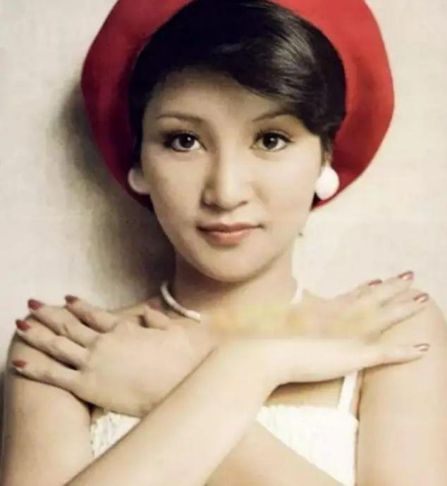 71岁狄波拉回春 皮光肉滑激似谢安琪