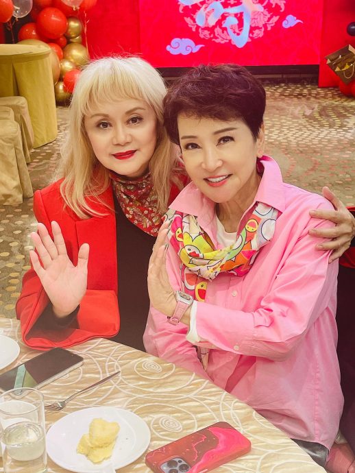 71岁狄波拉回春 皮光肉滑激似谢安琪