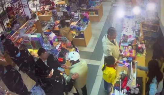 8岁女童被屈偷窃爷爷报警求清白 文具店终道歉兼停业